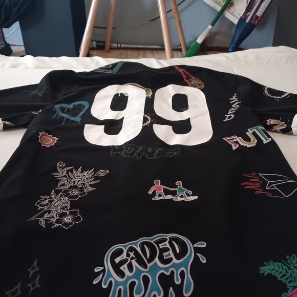 Rue 21 Mens Size SMALL Graphic Applique Short Sleeve Jersey Retro - Picture 7 of 7